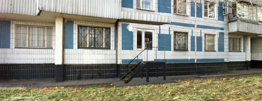 Обустройство отдельного входа не должно мешать жильцам пользоваться придомовой территорией